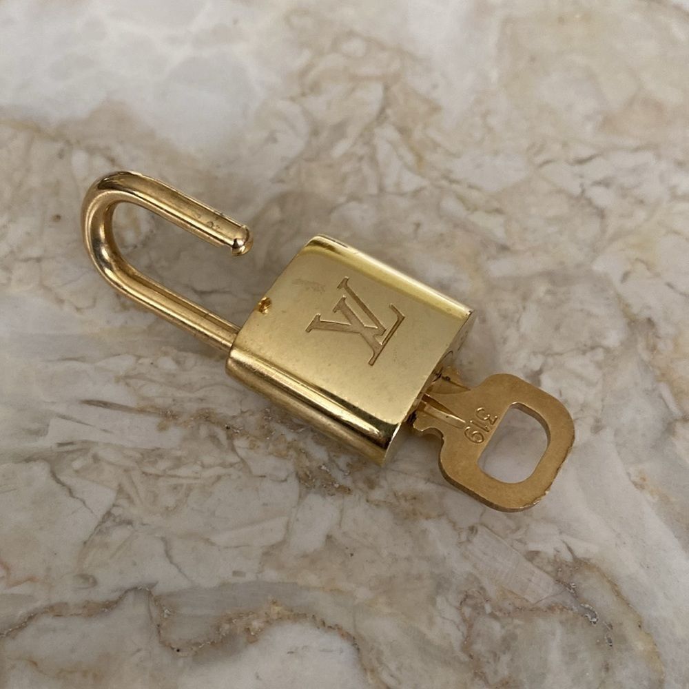AUTHENTIC Louis Vuitton Padlock & Key #319 - Picture 3 of 6